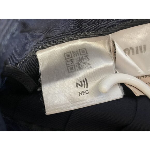 Miu Miu Black Pleated Skirt With Adjustable Waist Belt & Gold Clasp Closure - Picture 16 of 16